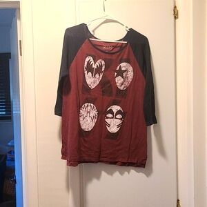 KISS graphic tee